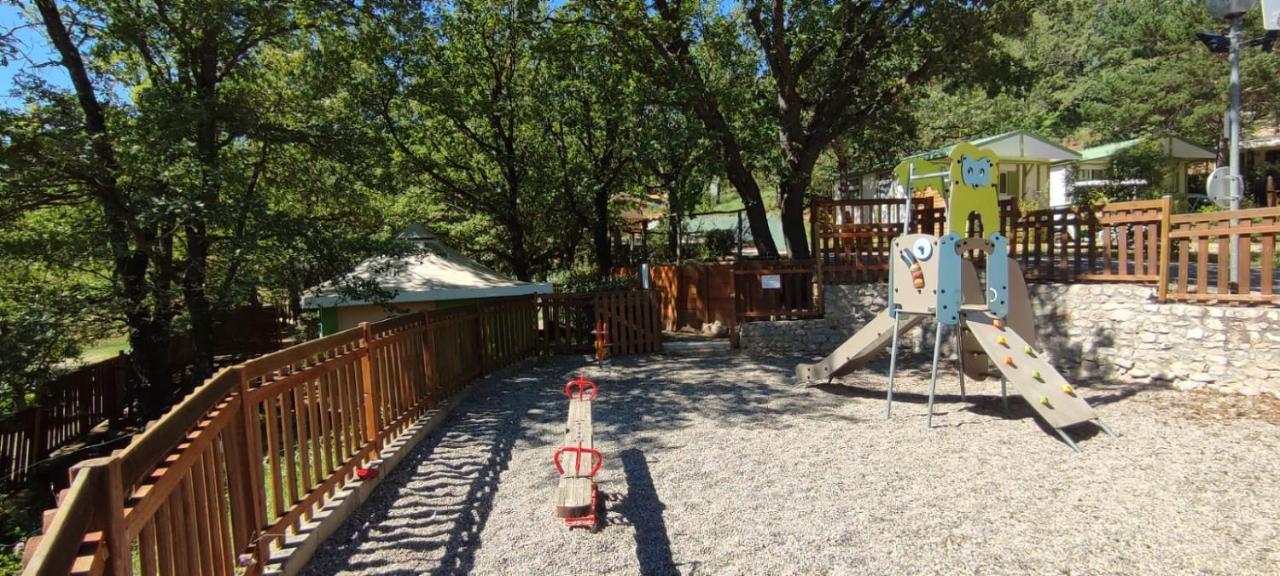 Camping Pres Du Lac De Sainte Croix Bauduen Exteriér fotografie